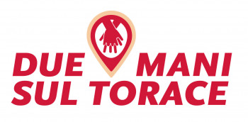DUE MANI SUL TORACE
